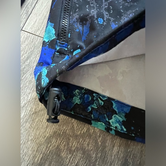 Fabletics high neck zip front windbreaker in blue multi splatter print. Size S - Picture 7 of 10